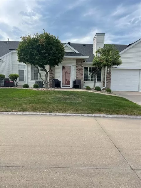 10500 Meredith Dr #7, Urbandale, IA 50322