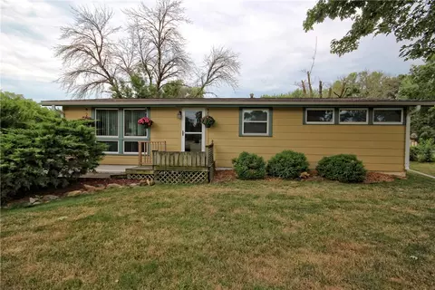 1122 Richard George Dr, Norwalk, IA 50211