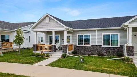 868 Sawgrass Dr, Norwalk, IA 50211