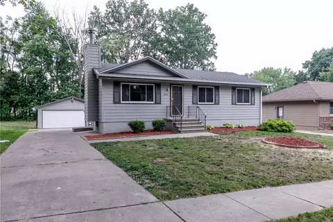 6018 SW 7th St, Des Moines, IA 50315