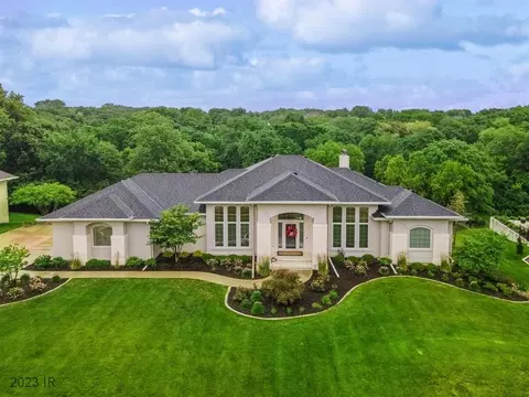 1686 S 49th St, West Des Moines, IA 50265