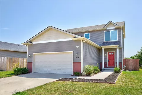 2303 Shadow Creek Cir, Des Moines, IA 50320