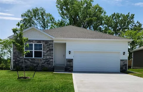 1126 35th St SW, Altoona, IA 50009