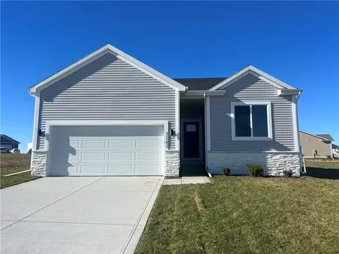 1147 Foxglove Rd, Pella, IA 50219