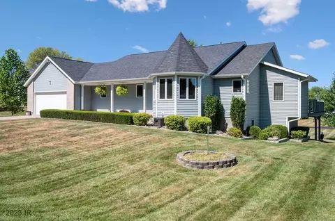 157 Skyline Dr, Knoxville, IA 50138