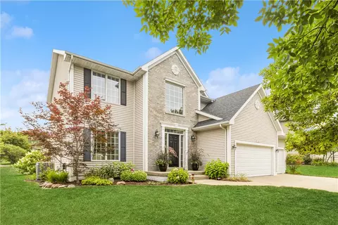 7526 Barnsley Dr, Johnston, IA 50131