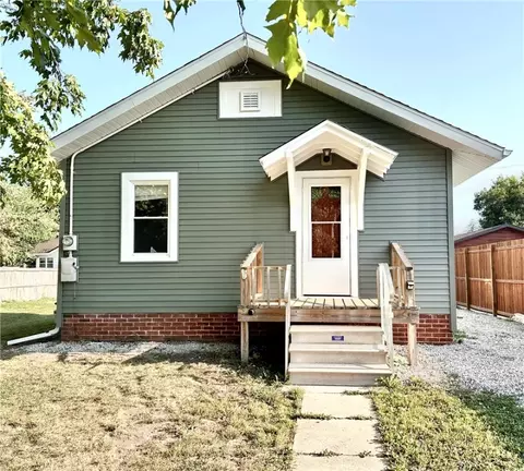 516 S 11th Ave W, Newton, IA 50208