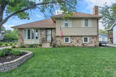 605 NE 4th St, Grimes, IA 50111