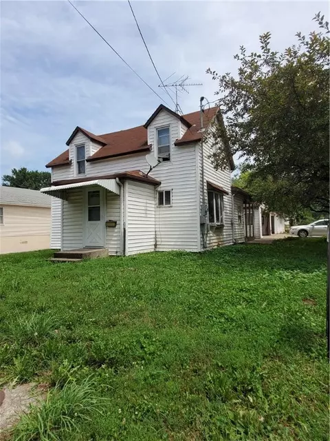 802 E 8th St N, Newton, IA 50208