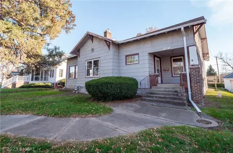 822 Woodlawn Ave, Chariton, IA 50049