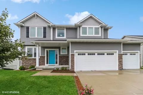 9690 Larchwood Dr, West Des Moines, IA 50266