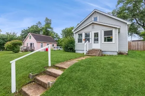 109 Cherry Ave, Ames, IA 50010