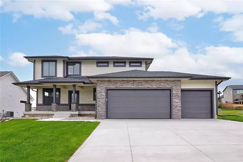 880 Roman Rd, Waukee, IA 50263