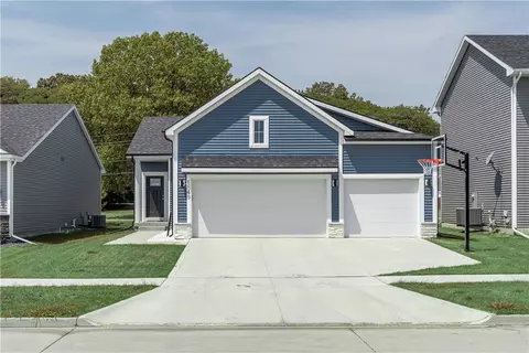 1649 S Redtail Ave, West Des Moines, IA 50265
