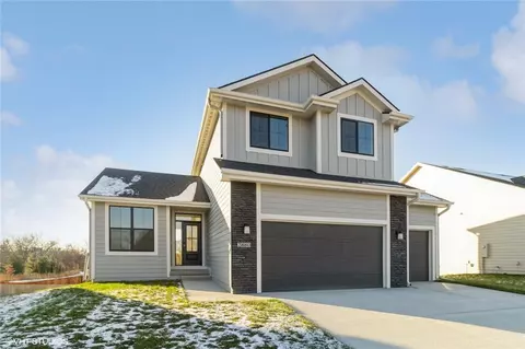 2880 SE Florence Dr, Waukee, IA 50263