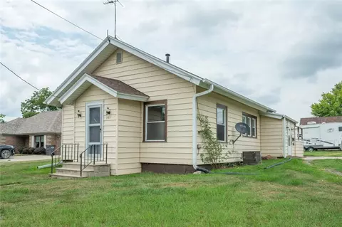 901 Cedar St, Adair, IA 50002