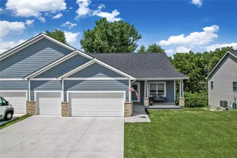 1470 Cardinal Ridge Dr, Newton, IA 50208
