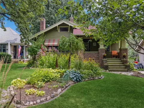 1517 42nd St, Des Moines, IA 50311
