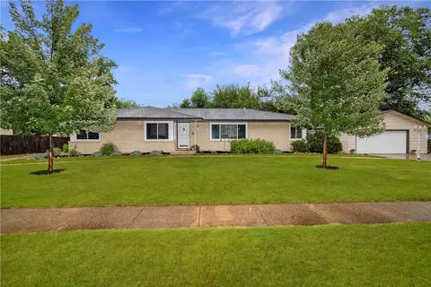 3923 79th St, Urbandale, IA 50322