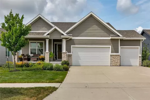 1916 NW Beechwood St, Ankeny, IA 50023
