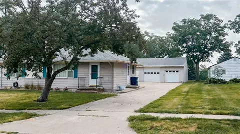 4515 61st St, Urbandale, IA 50322