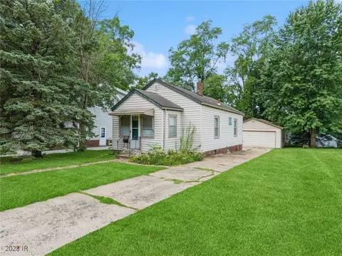 1610 E 32nd St, Des Moines, IA 50317