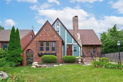 2012 40th Pl, Des Moines, IA 50310