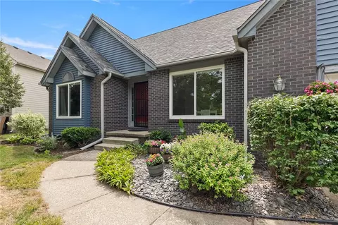 2718 Glenwood Dr, Des Moines, IA 50321