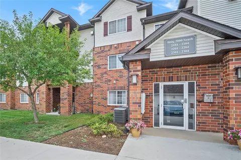 6440 Ep True Pkwy #2103, West Des Moines, IA 50266