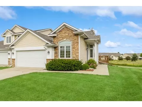 10119 N Glenstone Ct, Johnston, IA 50131