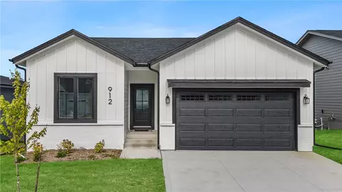912 Roosevelt St, Polk City, IA 50226