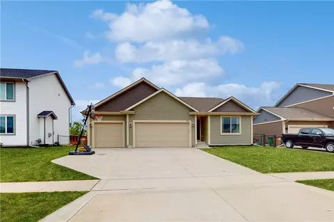 301 6th St NE, Bondurant, IA 50035