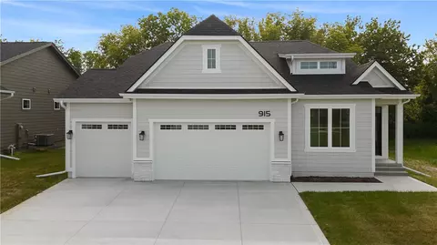 915 Roosevelt St, Polk City, IA 50226