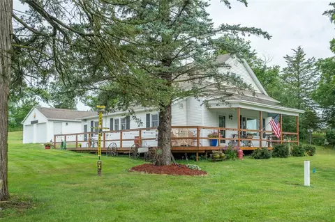 5427 Highway T12 St N, Newton, IA 50208