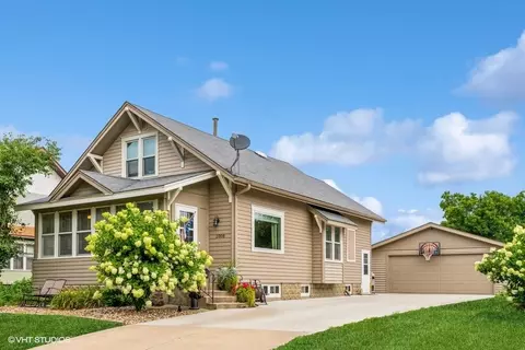 1008 Franklin St, Pella, IA 50219