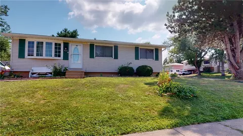4319 W 16th St, Davenport, IA 52804