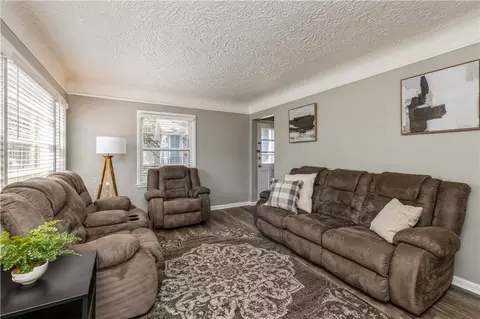 1211 Merle Hay Rd, Des Moines, IA 50311