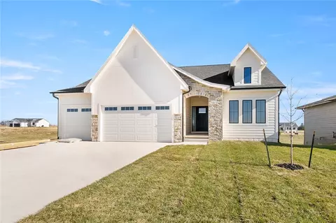 4659 180th St, Urbandale, IA 50323
