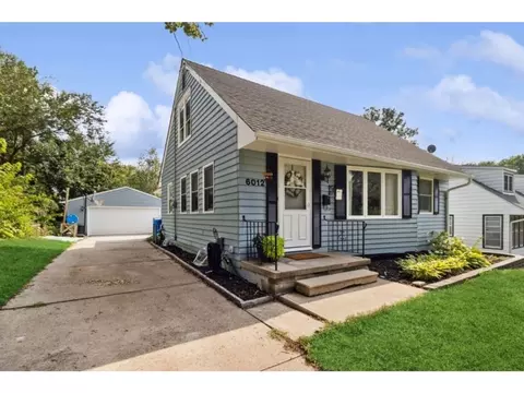 6012 Dagle Dr, Des Moines, IA 50311