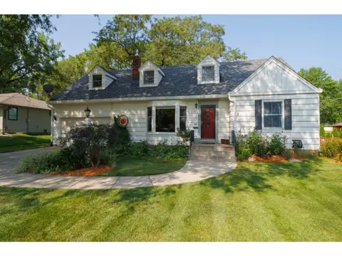 1142 16th St, West Des Moines, IA 50265