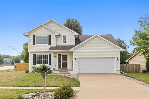 5104 70th St, Urbandale, IA 50322