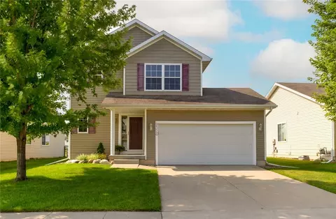 9326 Red Sunset Dr, West Des Moines, IA 50266