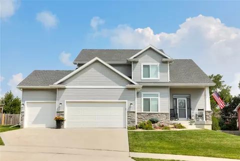 203 Braeburn Dr, Norwalk, IA 50211