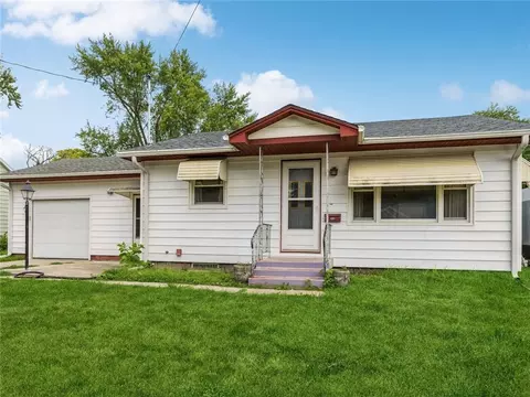 316 W 11th St N, Newton, IA 50208
