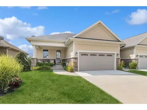255 S 41st St #118, West Des Moines, IA 50265