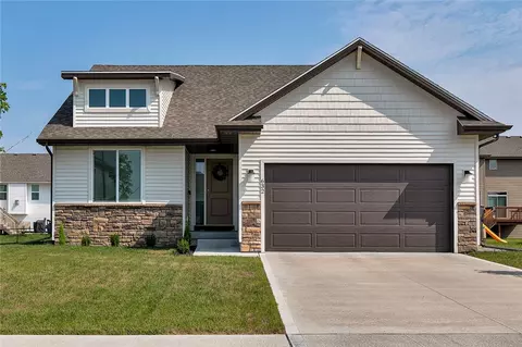 632 NE 56th St, Ankeny, IA 50021
