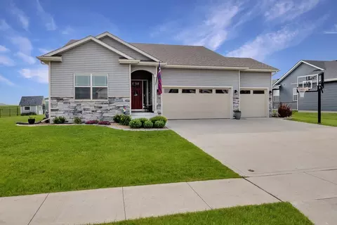 717 Lincoln St NE, Bondurant, IA 50035