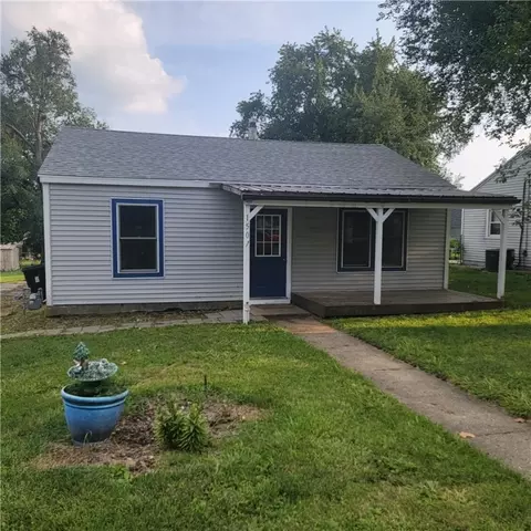 1507 E Creston Ave, Des Moines, IA 50320