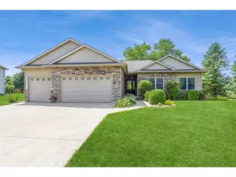 14216 Dellwood Dr, Urbandale, IA 50323