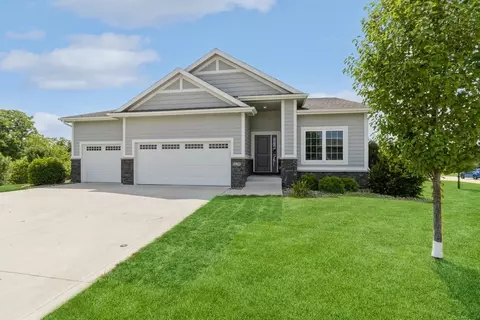 9136 Jamison Dr, West Des Moines, IA 50266